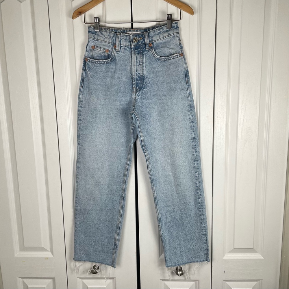 Zara Straight Leg Jeans Women’s 2 Blue Light Wash Button Fly Distressed Fringed